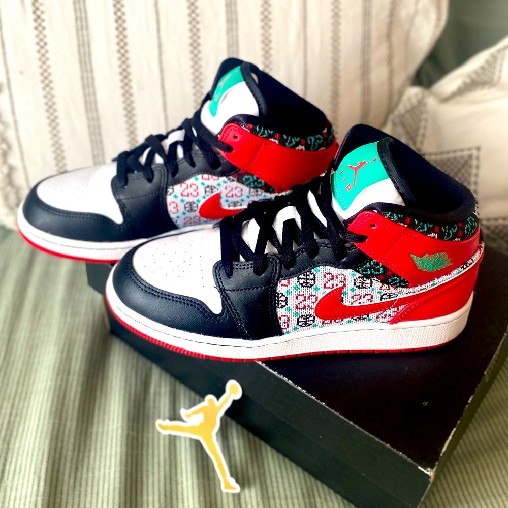 Air Jordan 1 Mid SE 5.5y 7w.  Brand New.  Everything Included.
